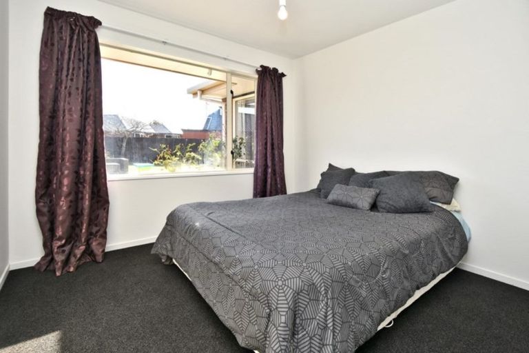 Photo of property in 8 Parkwood Place, Parklands, Christchurch, 8083