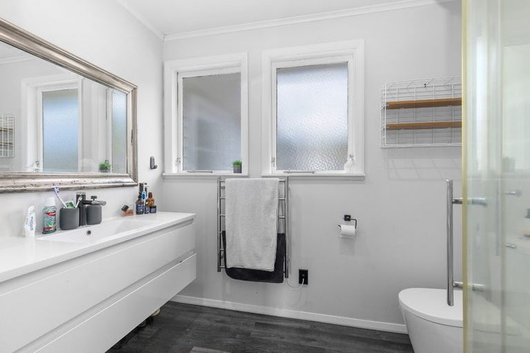 Photo of property in 1/167 Wainuiomata Road, Wainuiomata, Lower Hutt, 5014