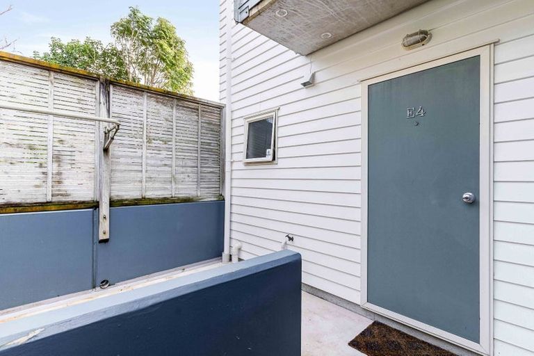 Photo of property in 4e/20 Ian Marwick Place, Birkenhead, Auckland, 0626