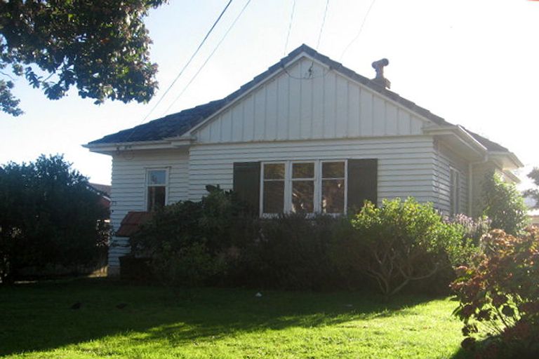 Photo of property in 2/75 Trafalgar Street, Waterloo, Lower Hutt, 5011