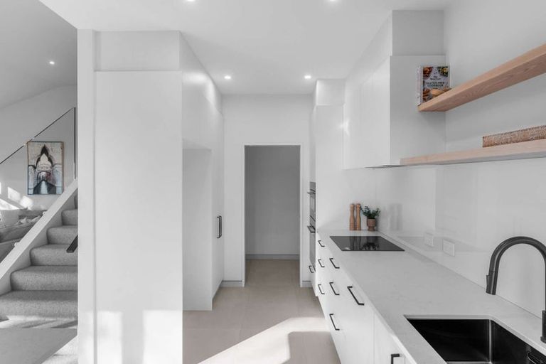 Photo of property in 145 Mount Pleasant Road, Mount Pleasant, Christchurch, 8081