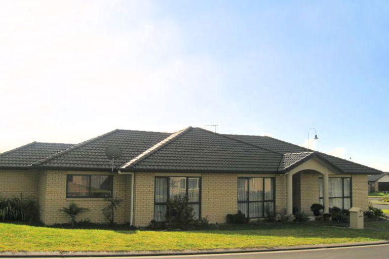 Photo of property in 1 Gortin Close, East Tamaki, Auckland, 2013