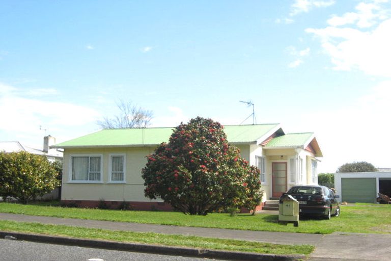 Photo of property in 44 Queens Road, Glen Avon, New Plymouth, 4312