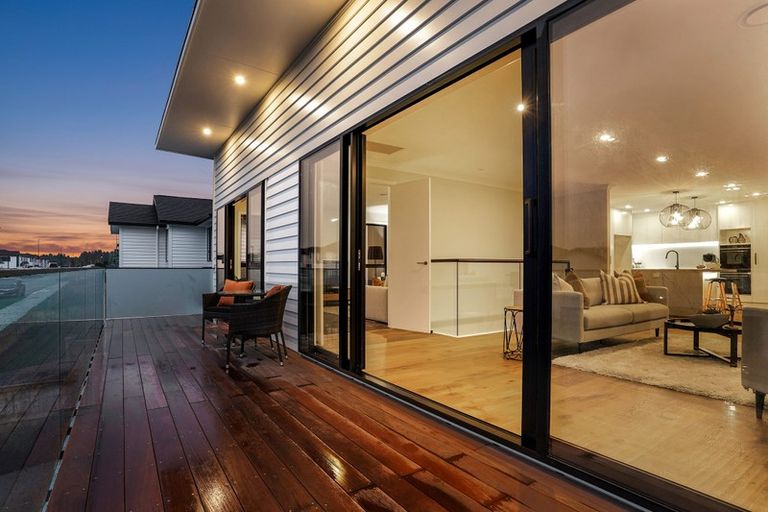 Photo of property in 116 Godfrey Drive, Orewa, 0931