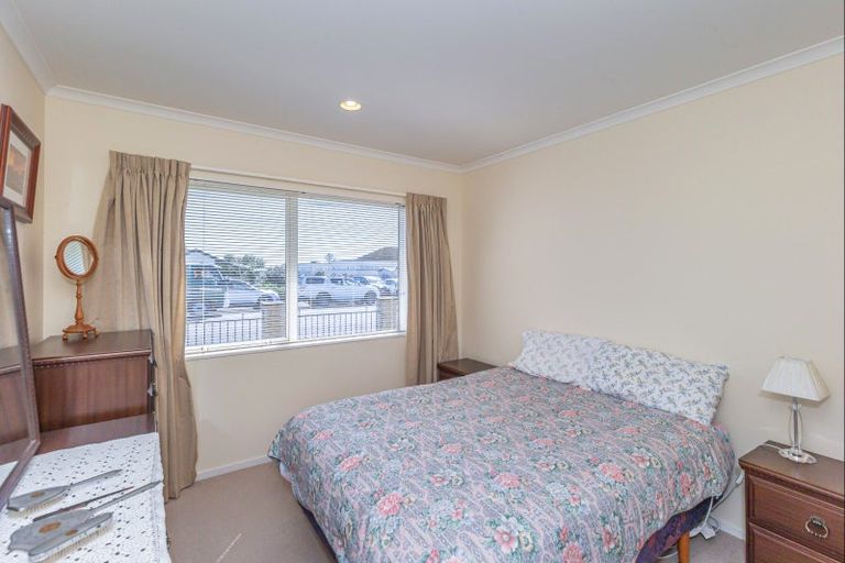 Photo of property in 66 Weraroa Road, Levin, 5510