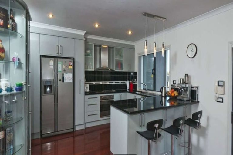 Photo of property in 16 Borneo Drive, Fairview Heights, Auckland, 0632