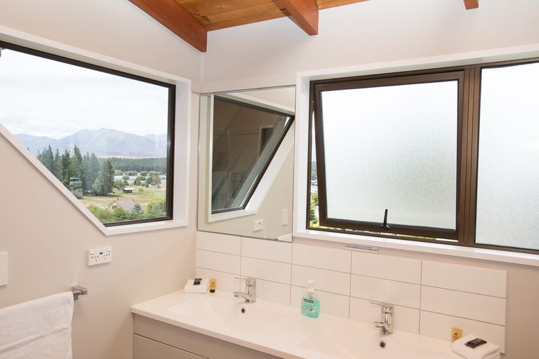 Photo of property in 3 Hamilton Drive, Lake Tekapo, 7999