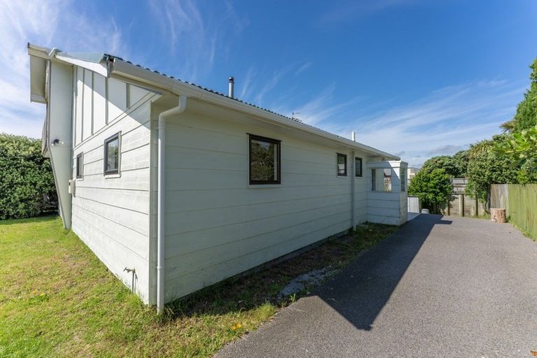 Photo of property in 13 Reeves Street, Waikanae Beach, Waikanae, 5036