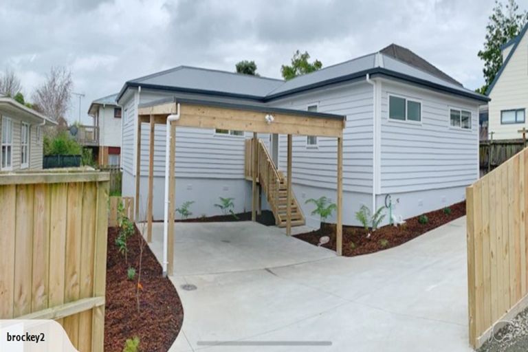 Photo of property in 15d Aeroview Drive, Beach Haven, Auckland, 0626