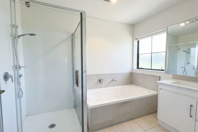 Photo of property in 2 Cyclamen Road, Mangere, Auckland, 2022