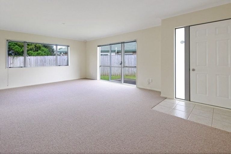 Photo of property in 17 Liddesdale Place, Papakura, 2110