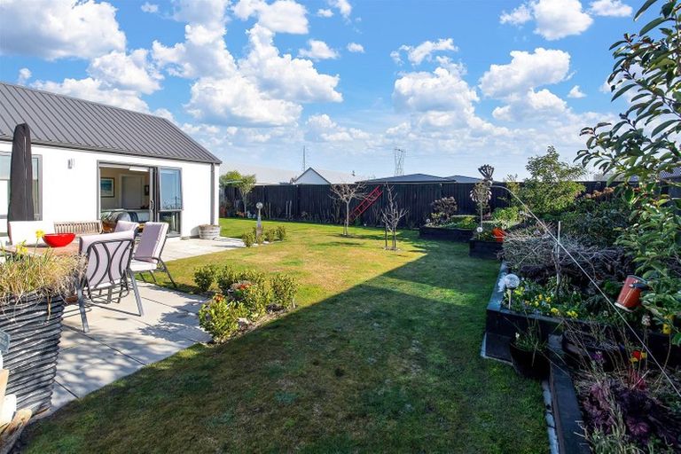 Photo of property in 17 Churchill Drive, Rangiora, 7400