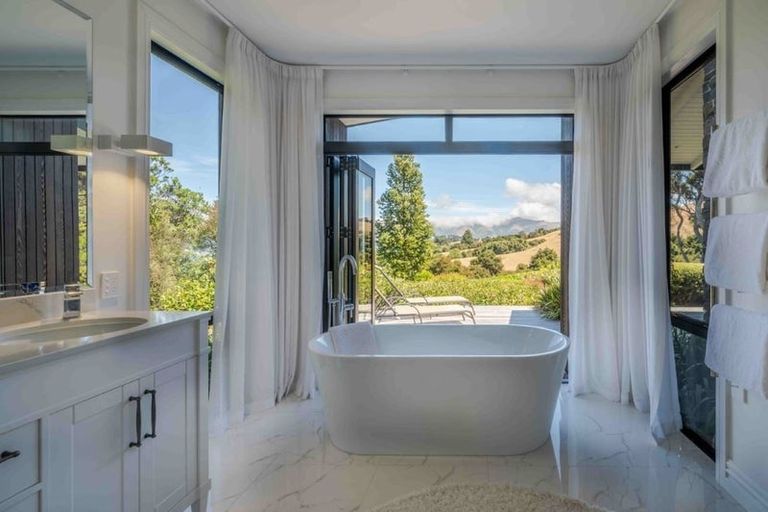 Photo of property in 6890 Christchurch Akaroa Road, Takamatua, 7581