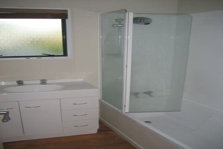 Photo of property in 3 Thalia Place, Totara Vale, Auckland, 0629