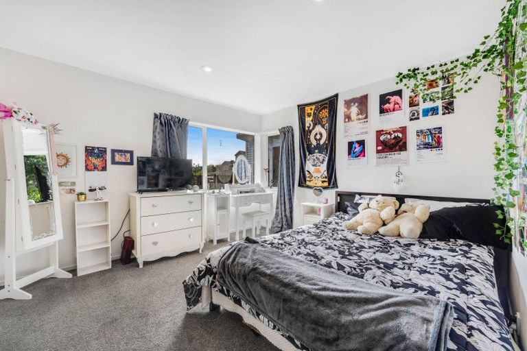 Photo of property in 17 Matterhorn Crescent, Northpark, Auckland, 2013
