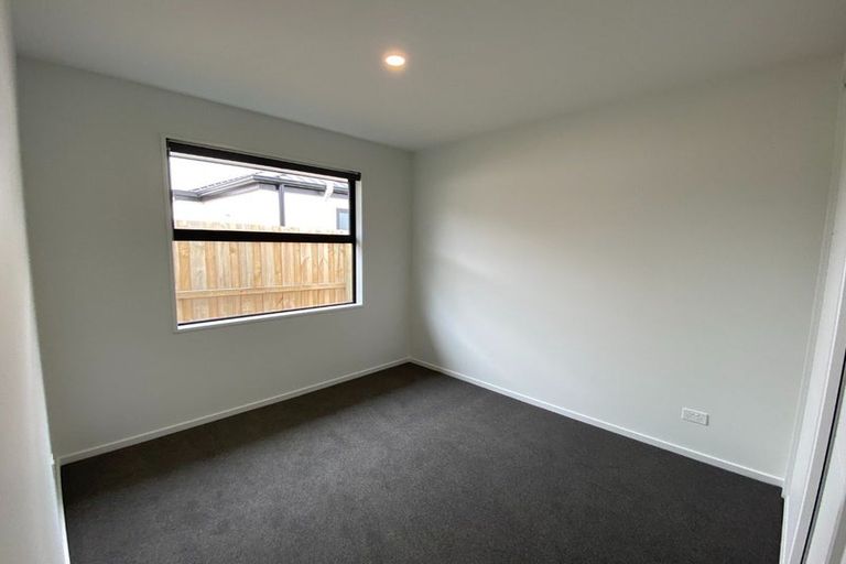 Photo of property in 24 Bill Hammond Drive, Belfast, 8051