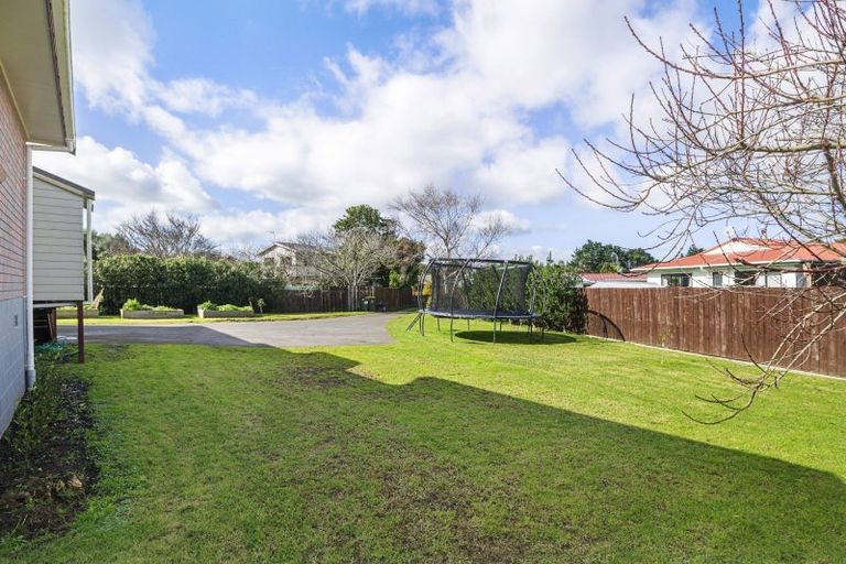 Photo of property in 2 Litchfield Place, Clarks Beach, 2122