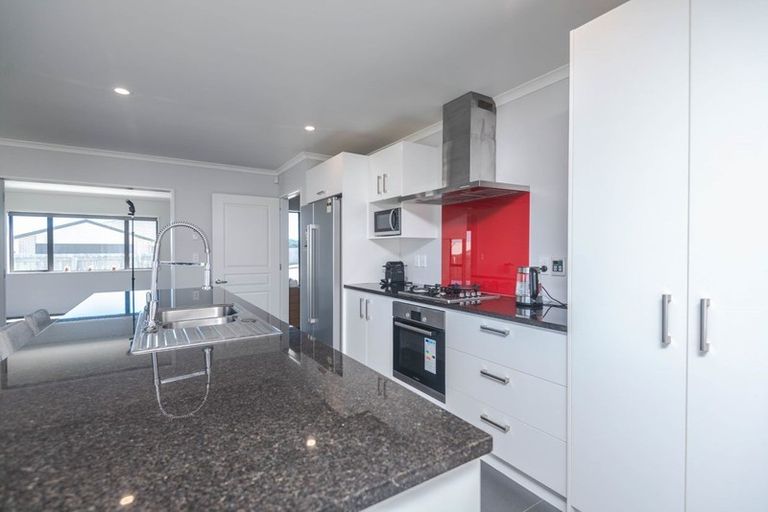 Photo of property in 36 Havana Rise, Grenada Village, Wellington, 6037