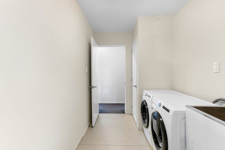 Photo of property in 146c High Street, Oxford, 7430
