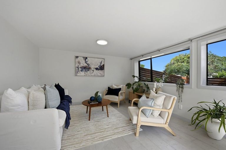 Photo of property in 1/149 Eskdale Road, Birkdale, Auckland, 0626