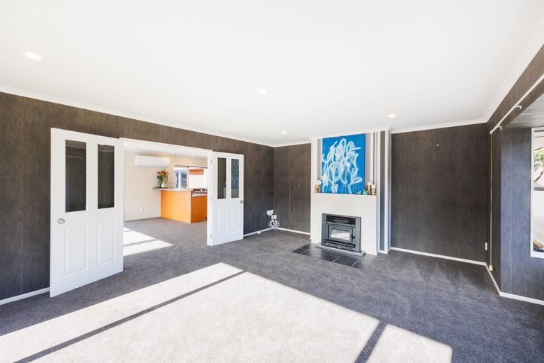 Photo of property in 20 Johnstone Drive, Fitzherbert, Palmerston North, 4410