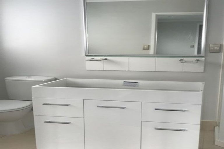 Photo of property in 11m Clearwater Cove, West Harbour, Auckland, 0618