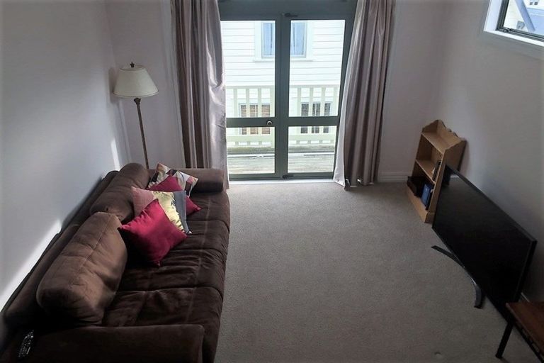 Photo of property in 2/168 Tinakori Road, Thorndon, Wellington, 6011