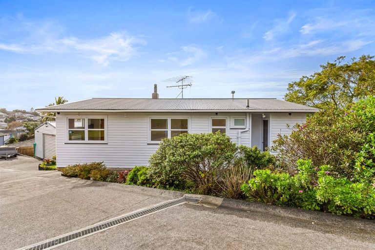 Photo of property in 1/38 Weldene Avenue, Glenfield, Auckland, 0629