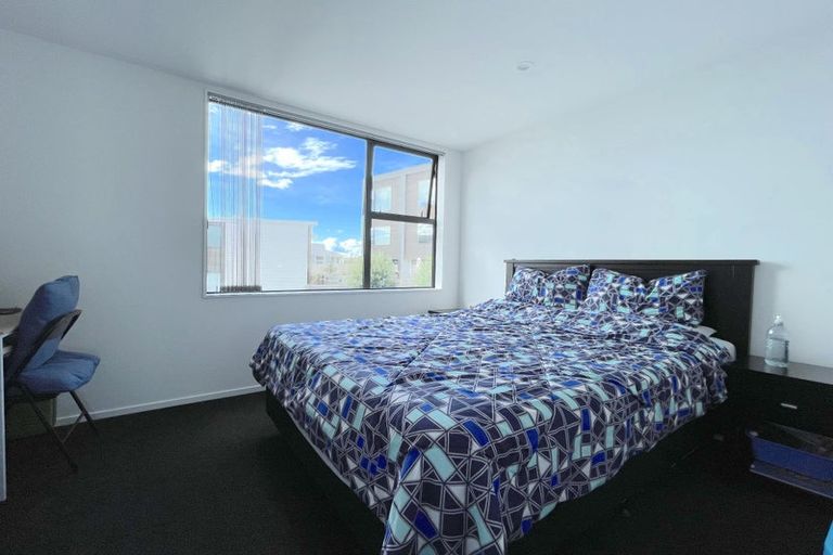 Photo of property in 10/15 Chivalry Road, Glenfield, Auckland, 0629