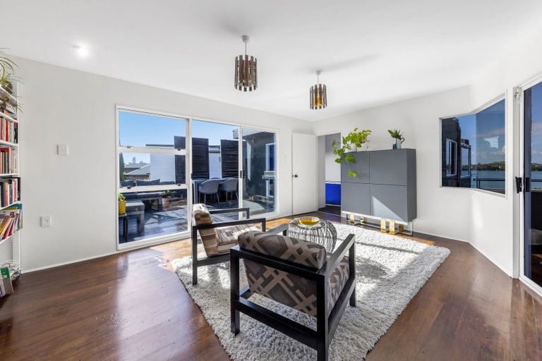 Photo of property in 2/81 Sylvan Avenue, Northcote, Auckland, 0627