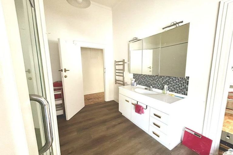 Photo of property in 76 Onewa Road, Northcote Point, Auckland, 0627