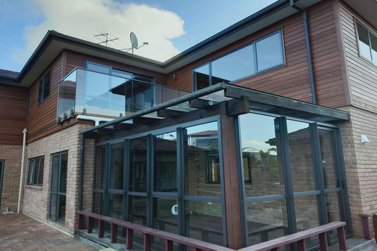 Photo of property in 27 Mansion Court, West Harbour, Auckland, 0618