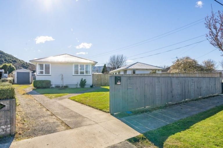 Photo of property in 11 Hector Grove, Trentham, Upper Hutt, 5018
