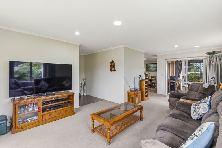 Photo of property in 63 Weraroa Road, Levin, 5510