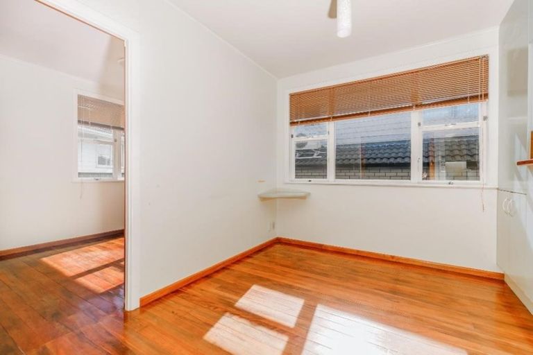 Photo of property in 22 Cron Avenue, Te Atatu South, Auckland, 0610