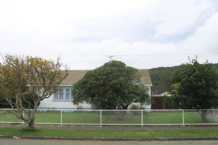Photo of property in 15 Compton Crescent, Taita, Lower Hutt, 5011