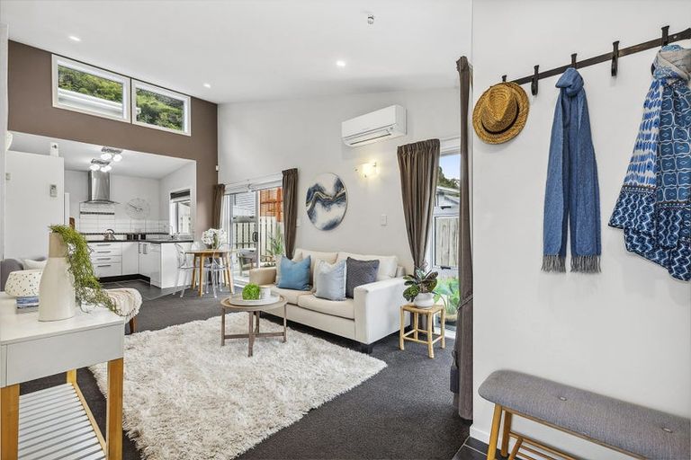 Photo of property in 16a Lincoln Avenue, Tawa, Wellington, 5028