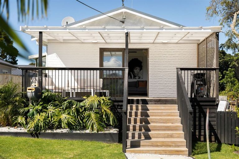 Photo of property in 72 The Crescent, Waihi Beach, 3611