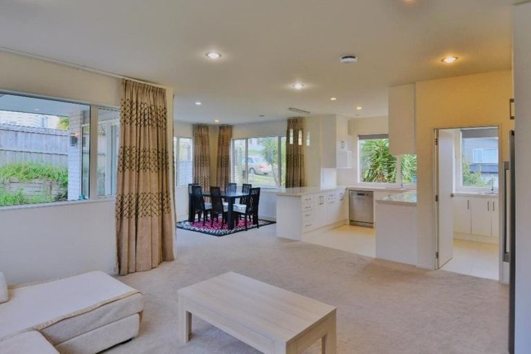 Photo of property in 16 Loughros Place, Pinehill, Auckland, 0632