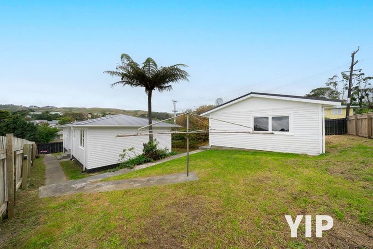 Photo of property in 133 Driver Crescent, Cannons Creek, Porirua, 5024