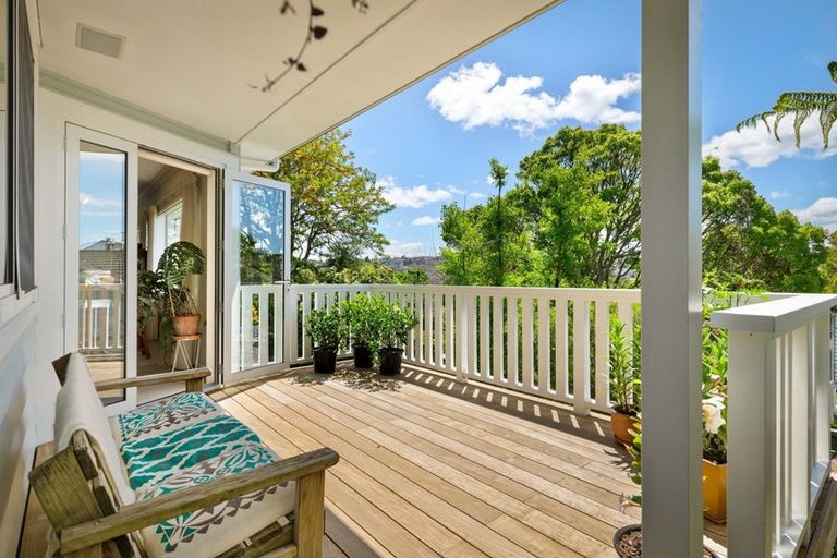 Photo of property in 1 Manuwai Road, Torbay, Auckland, 0630