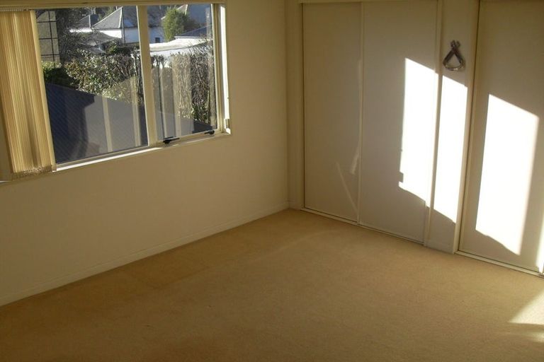 Photo of property in 243 Geraldine Street, Edgeware, Christchurch, 8013