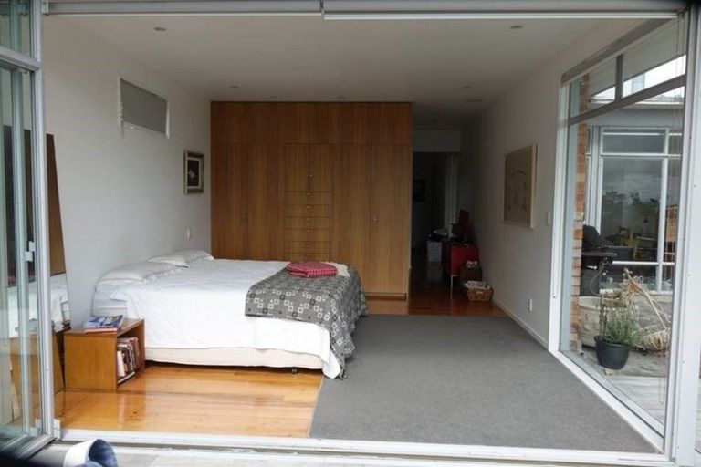 Photo of property in 42 Covil Avenue, Te Atatu South, Auckland, 0610