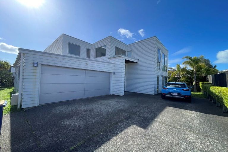 Photo of property in 10a Fraser Road, Narrow Neck, Auckland, 0624