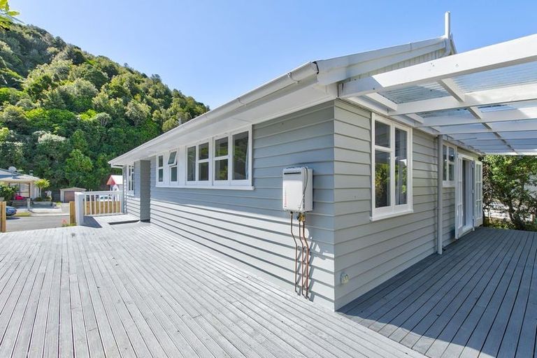 Photo of property in 57 Rangituhi Crescent, Takapuwahia, Porirua, 5022