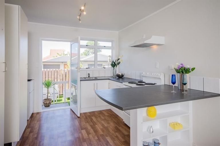 Photo of property in 2/24a Vine Street, Mangere East, Auckland, 2024