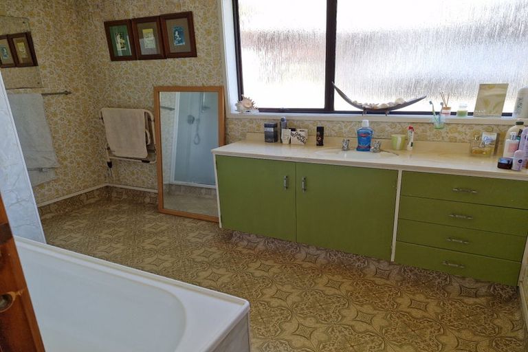 Photo of property in 4 Mayall Avenue, Beach Haven, Auckland, 0626