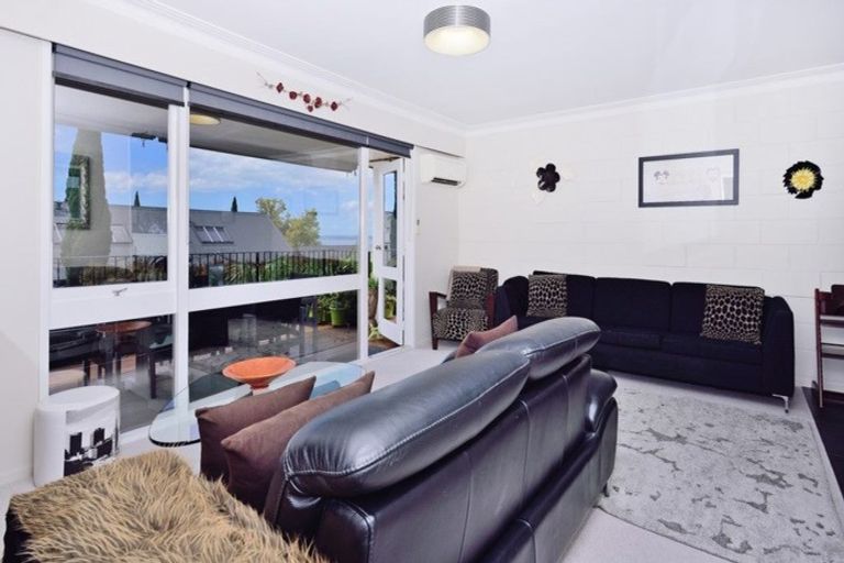 Photo of property in 2/30 Castor Bay Road, Castor Bay, Auckland, 0620