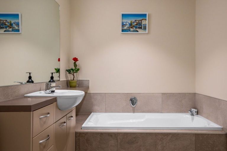Photo of property in 6 Stonewall Place, Huntsbury, Christchurch, 8022