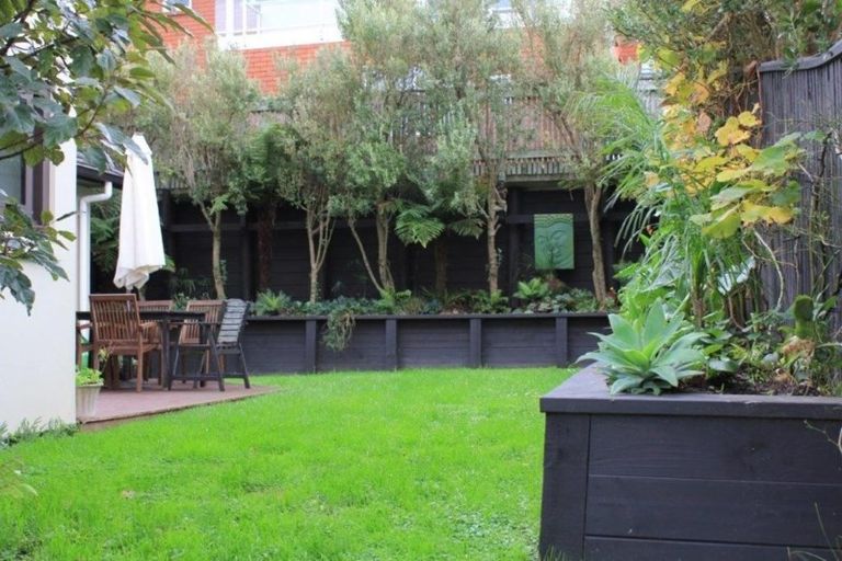 Photo of property in 12 Whitu Street, Khandallah, Wellington, 6035